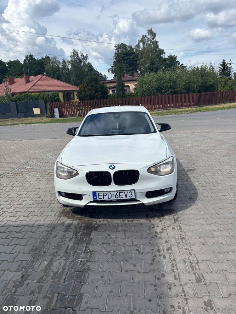 BMW Seria 1 120d Sport Line - 2