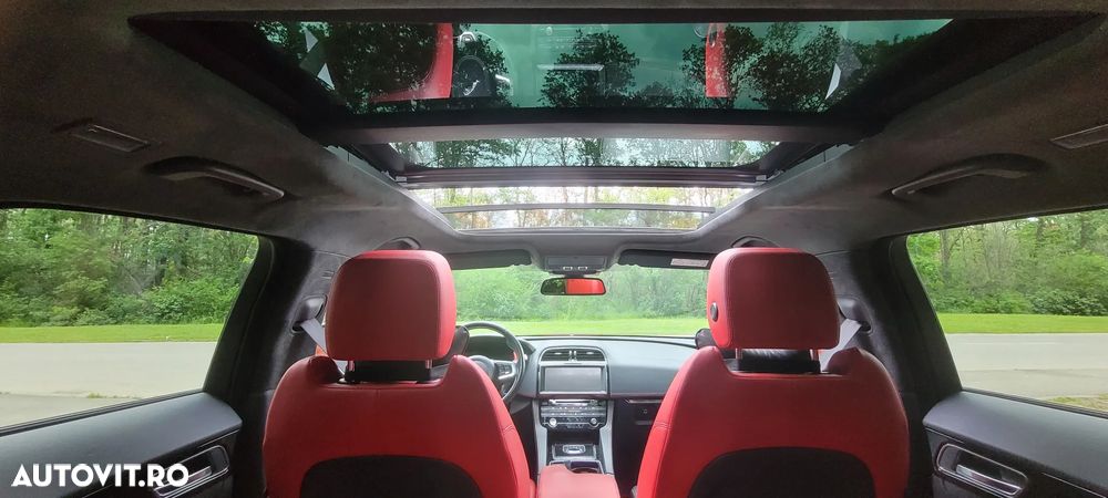 Jaguar F-Pace S AWD - 17