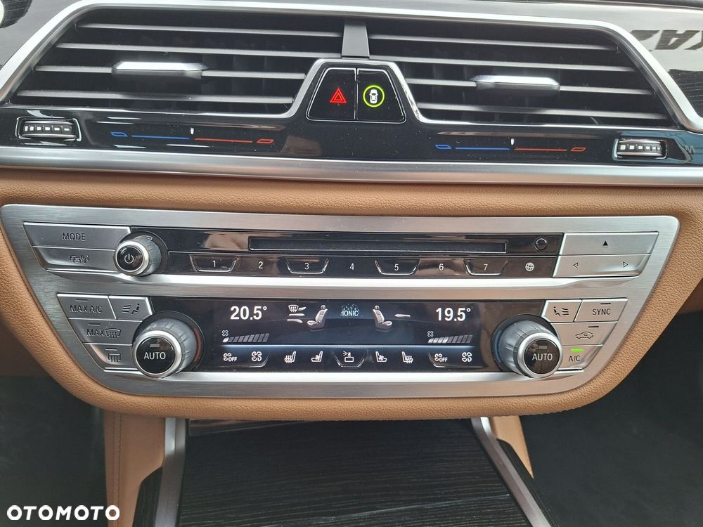 BMW Seria 7 750Ld xDrive - 38