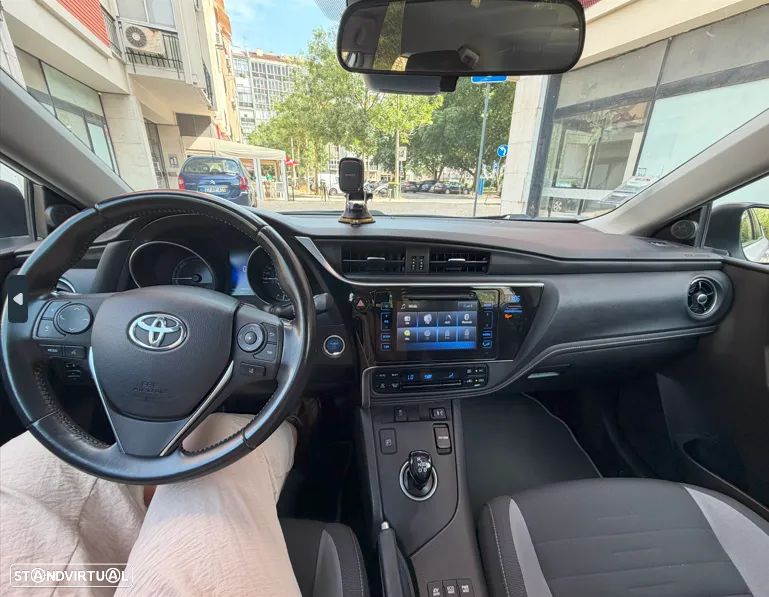 Toyota Auris 1.8 HSD Comfort+P.Sport - 10