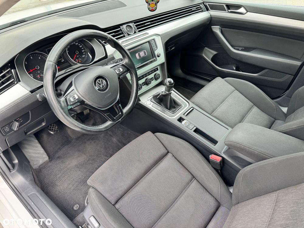 Volkswagen Passat 2.0 TDI BMT Comfortline - 14