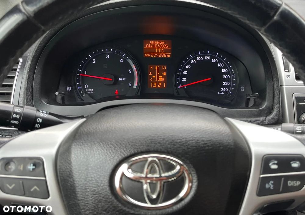 Toyota Avensis 2.0 D-4D Luna - 12