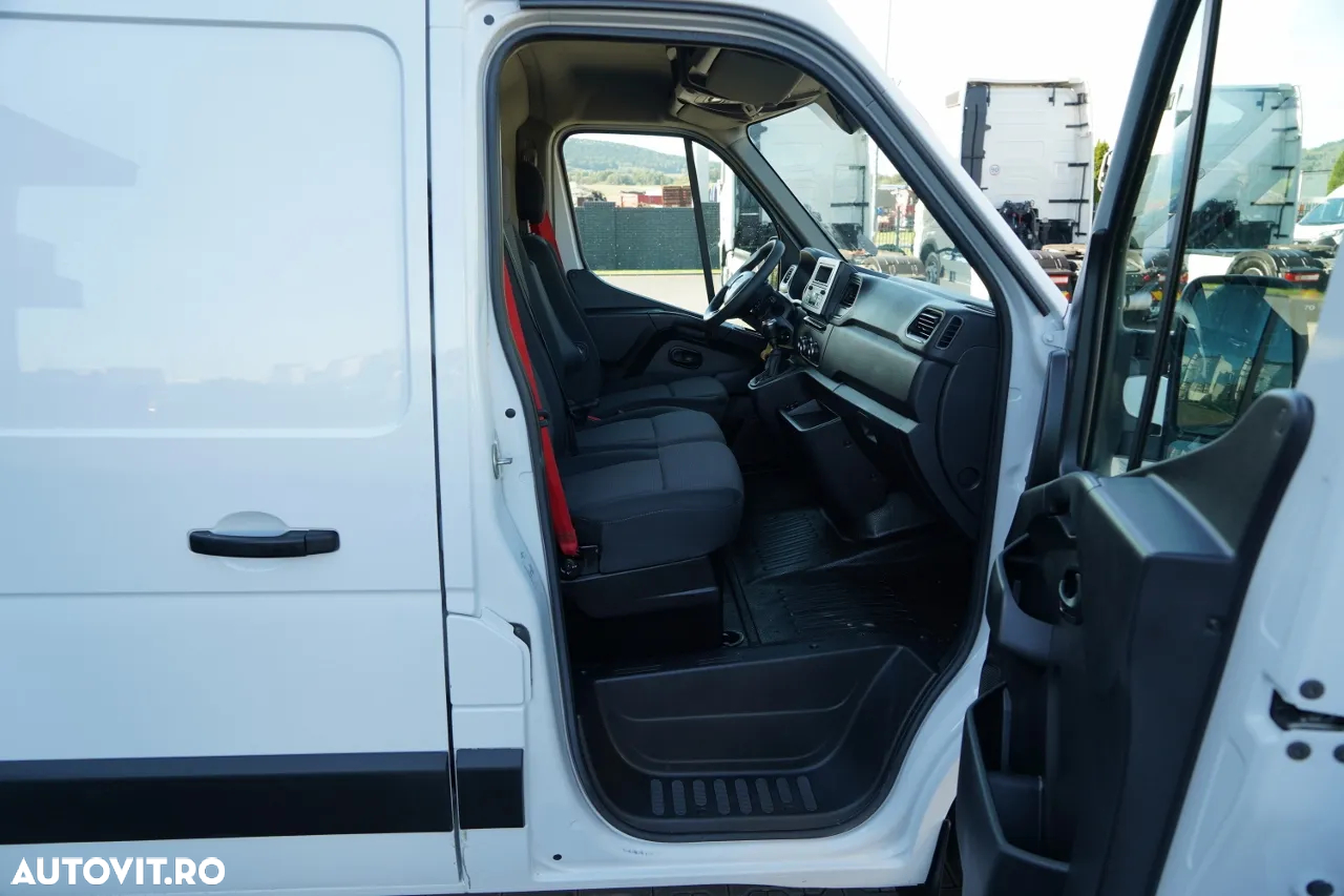 Renault MASTER / BLASZAK / PANEL / MANUAL / CARCASĂ DE REMORCARE / 2022 - 32