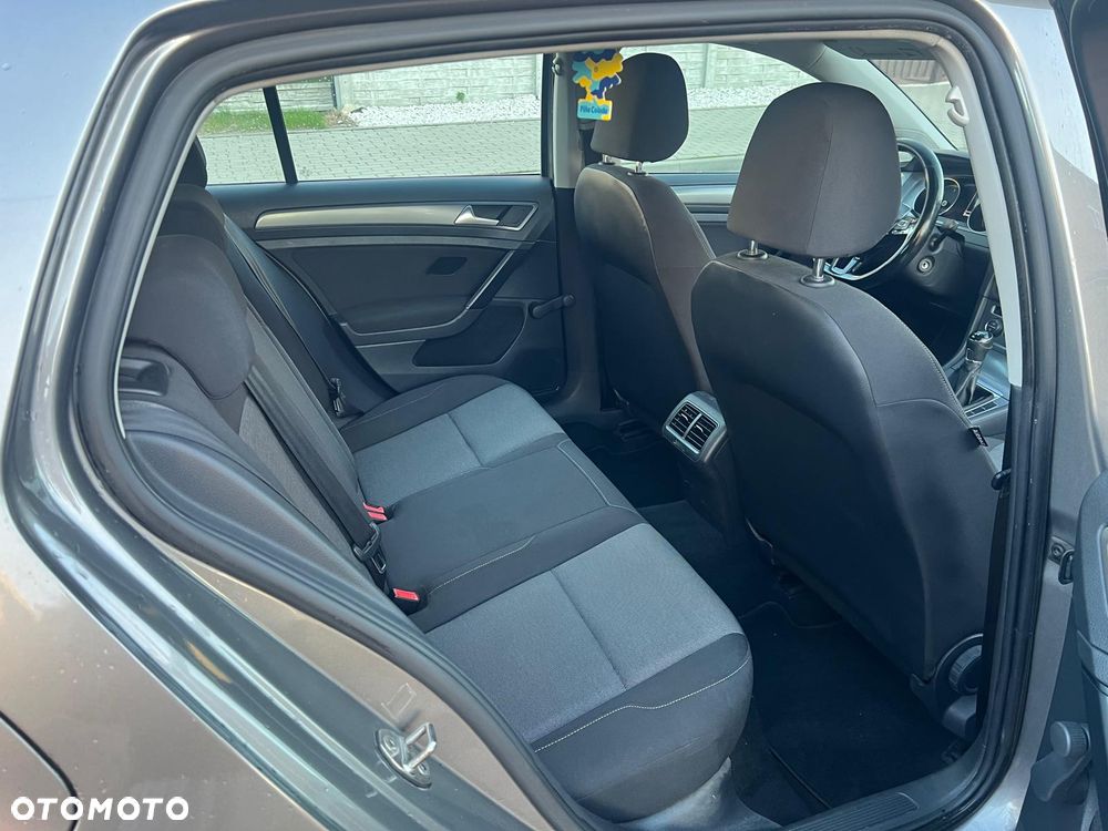 Volkswagen Golf - 8