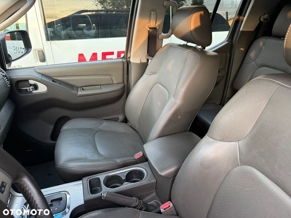 Nissan Navara 3.0 D V6 Platinum Long EU5 - 25