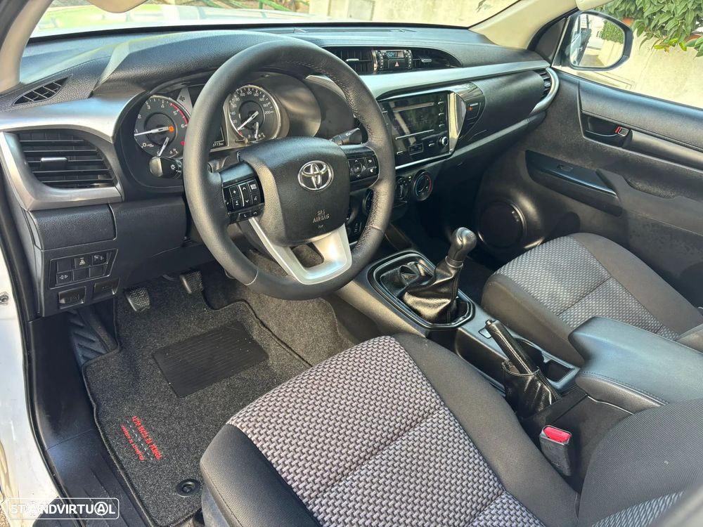 Toyota Hilux 2.4 D-4D 4WD CD CM - 22