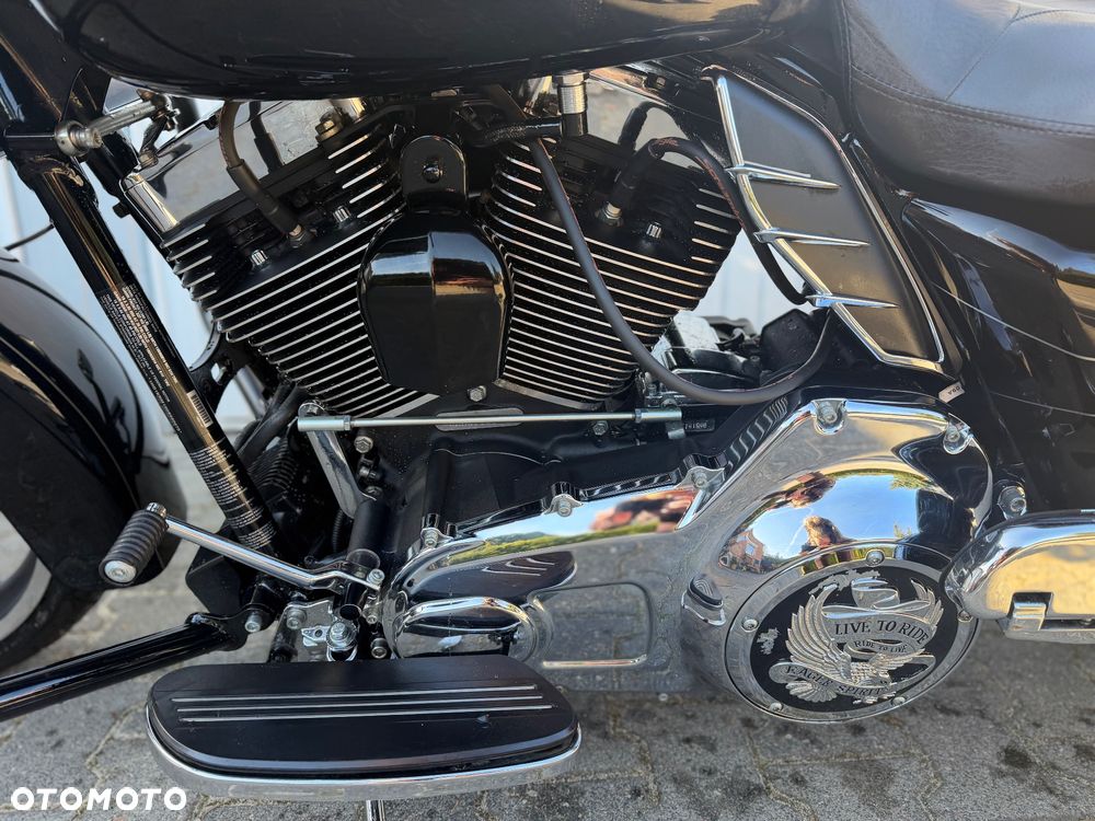 Harley-Davidson Touring Street Glide - 14