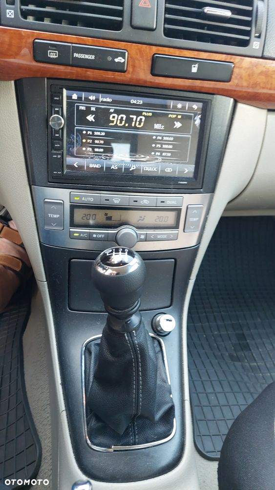 Toyota Avensis 2.0 D-4D Sol Premium - 11