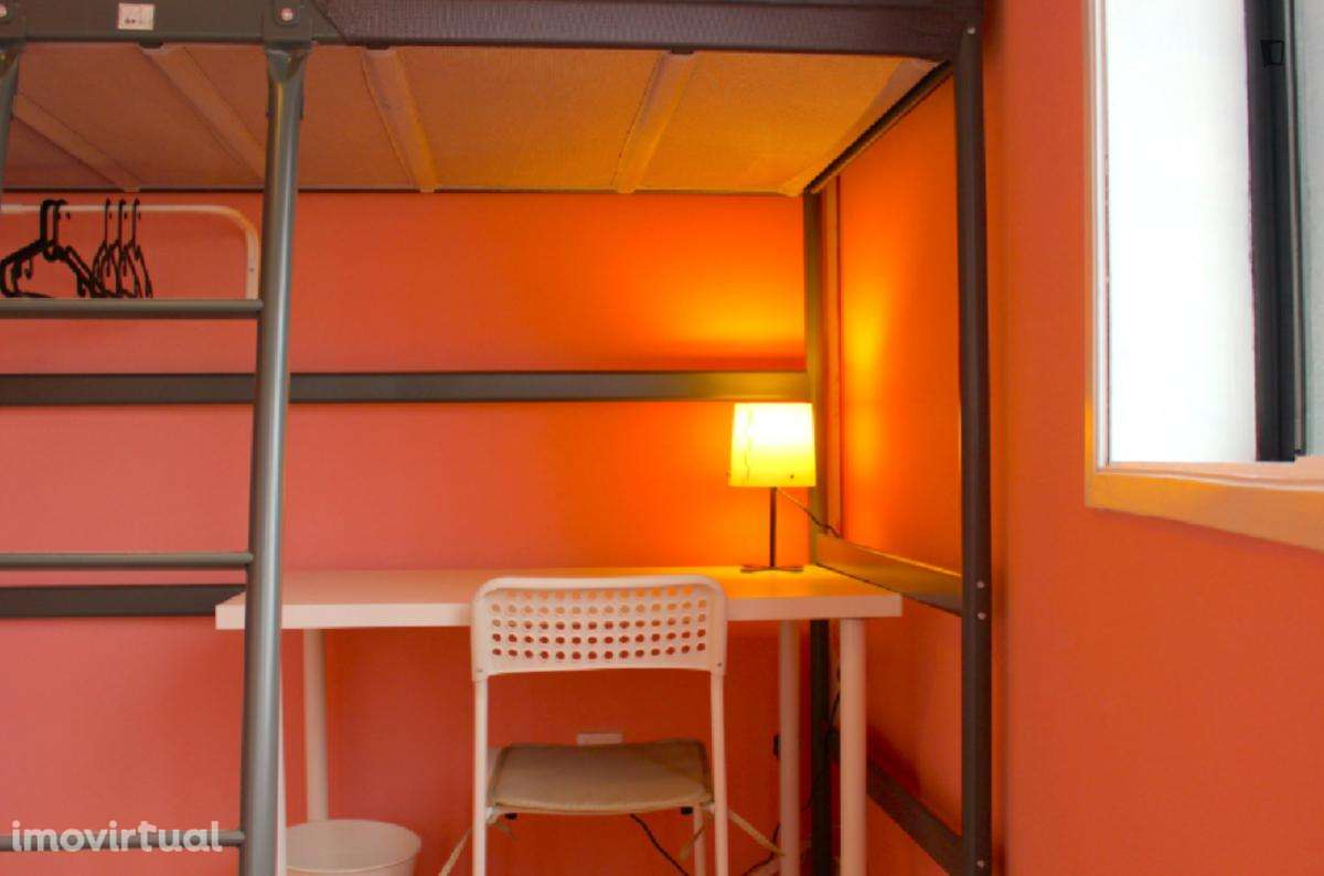 Quarto - localizado em Paranhos Porto - Grande imagem: 2/35