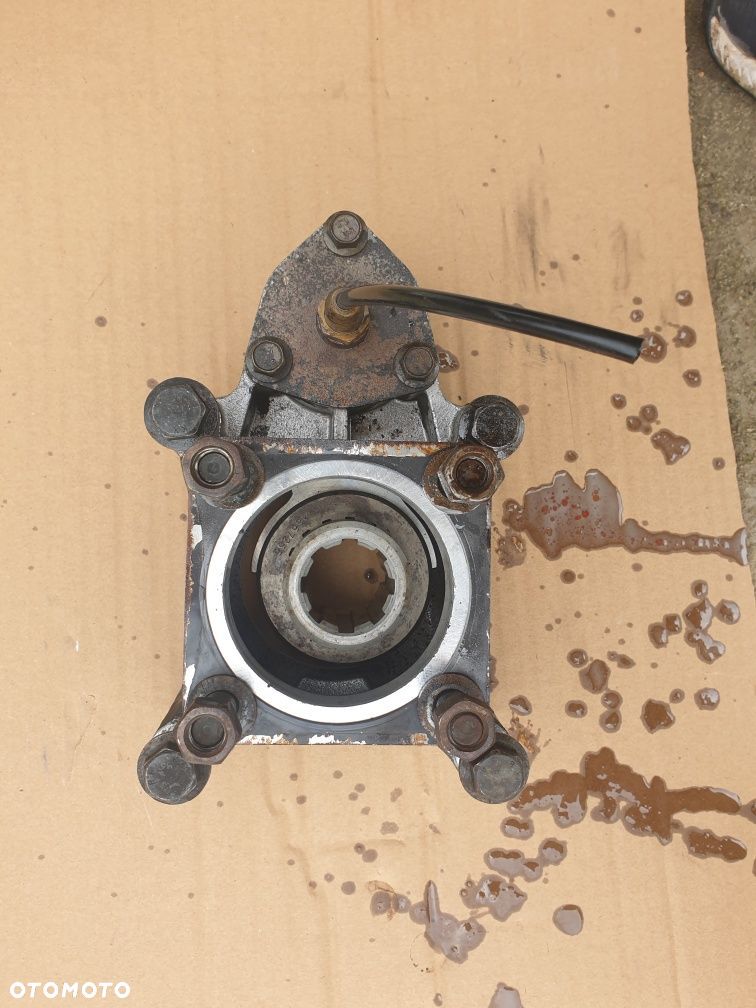 Przystwka odbioru mocy Renault Volvo - 1