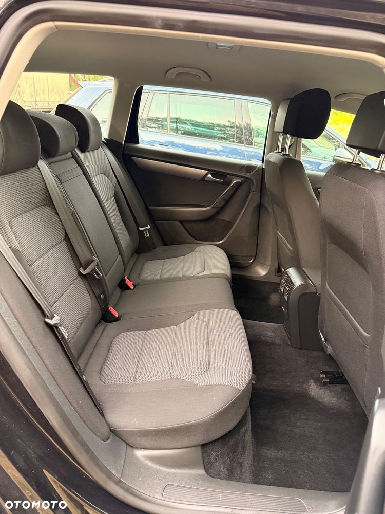 Volkswagen Passat 1.6 TDI BlueMotion Technology Comfortline - 12