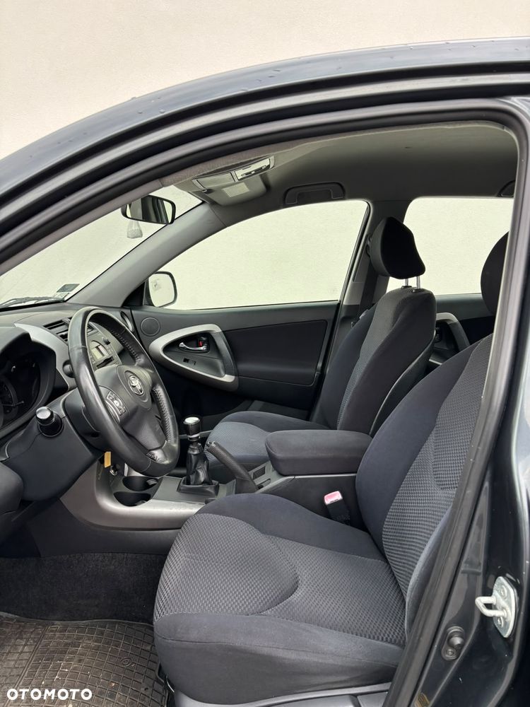 Toyota RAV4 2.2 D-4D 4x4 - 28