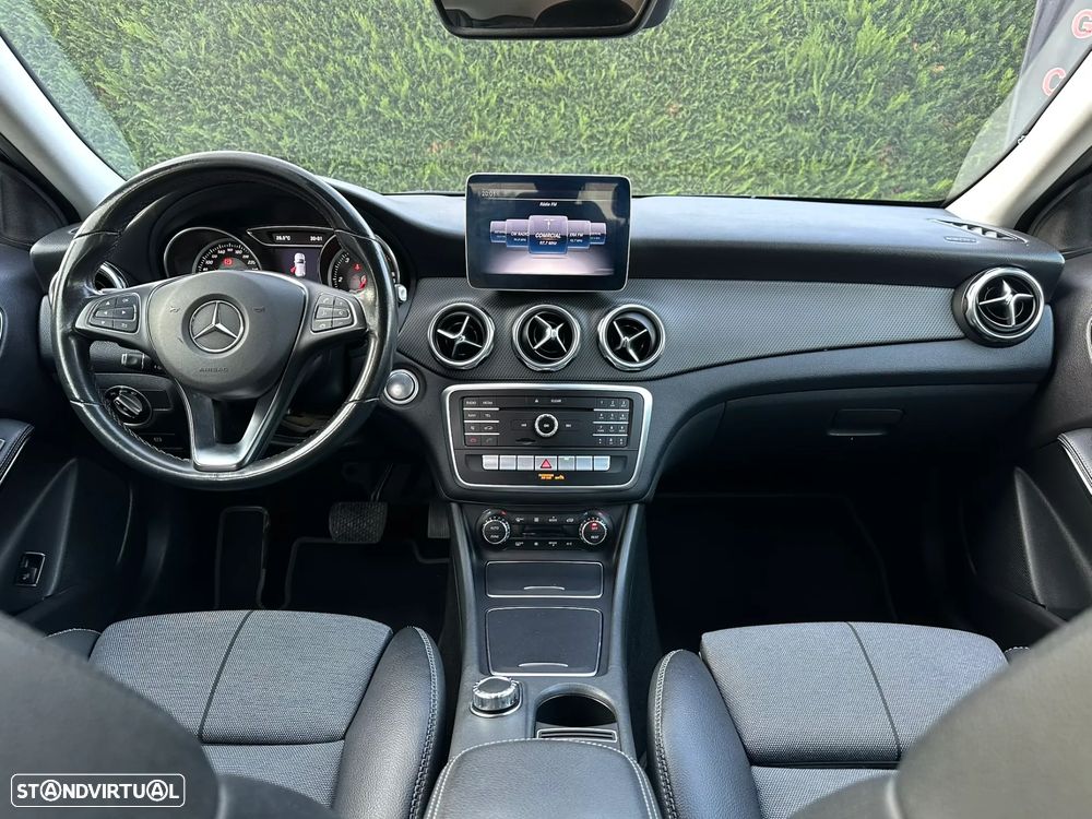 Mercedes-Benz GLA 200 d 7G-DCT Urban - 8