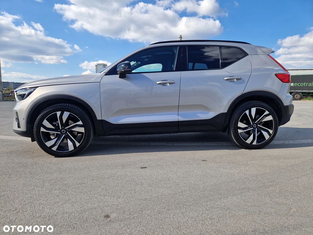 Volvo XC 40 B5 AWD Ultimate Dark - 4