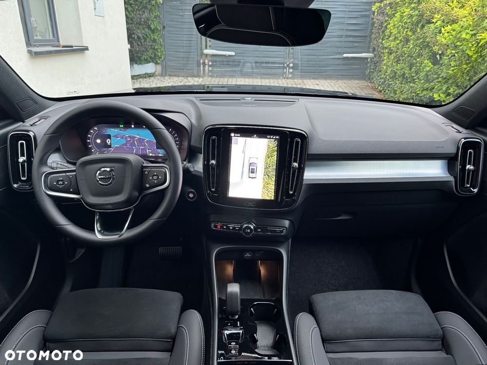 Volvo XC 40 B3 B DKG Plus Black Edition - 13