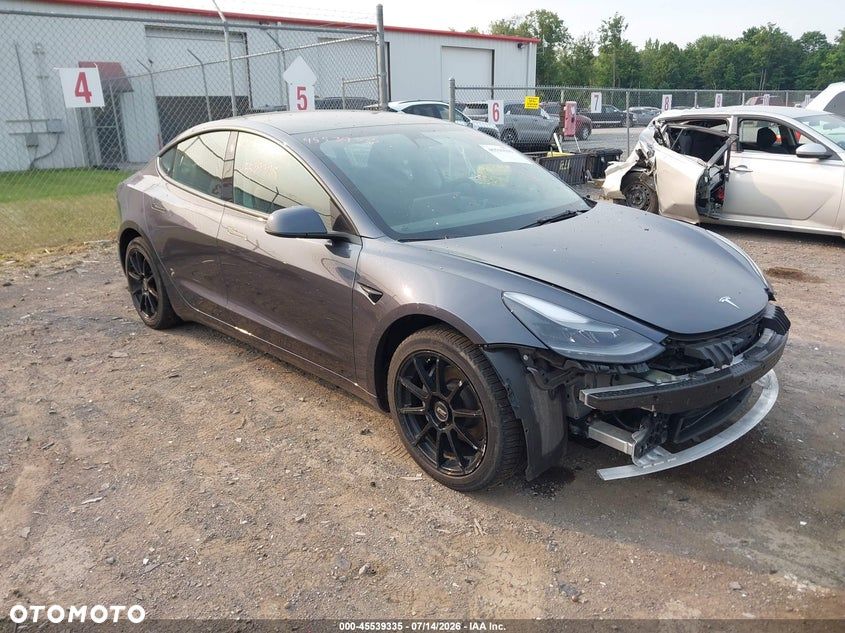 Tesla Model 3 Langstreckenbatterie Allradantrieb Dual Motor - 1