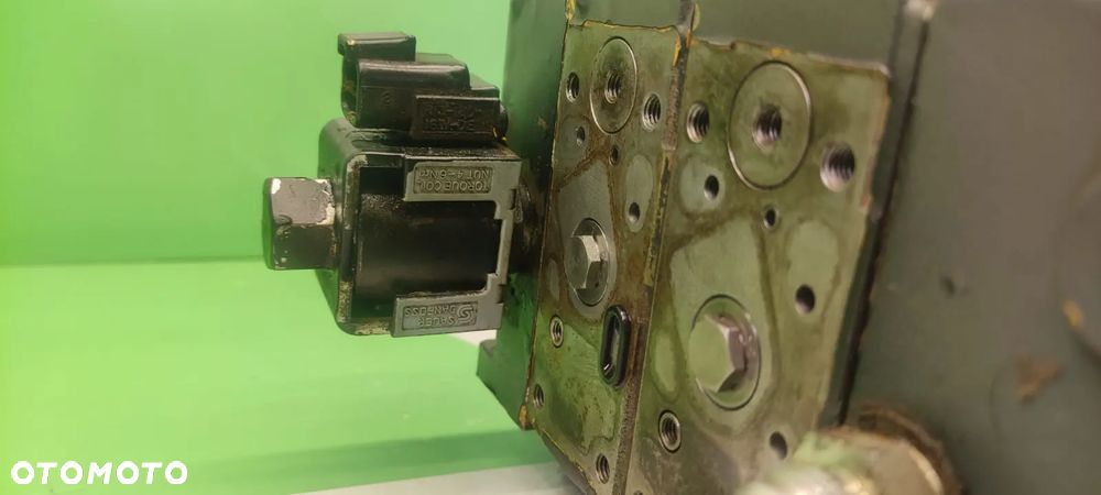 Rozdzielacz hydrauliczny  Sauer PVG32 11065537  Zawór V39754200 Valtra N123 - 8