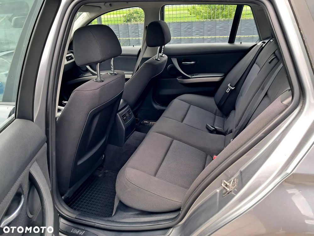 BMW Seria 3 318d DPF Edition Sport - 26