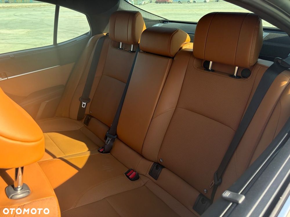 Toyota Camry - 18
