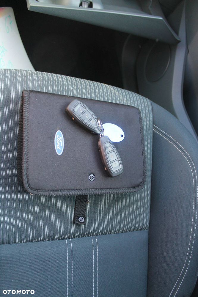 Ford Grand C-MAX - 24