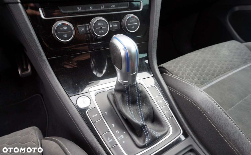 Volkswagen Golf - 9