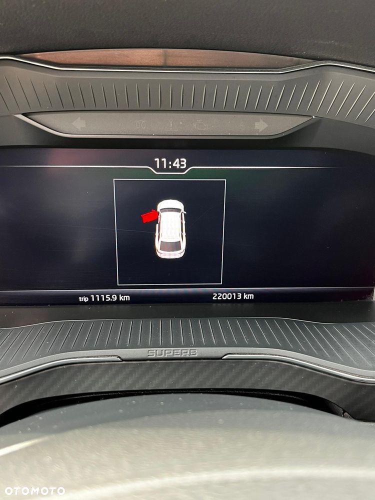 Skoda Superb 2.0 TDI SCR 4x4 Sportline DSG - 25