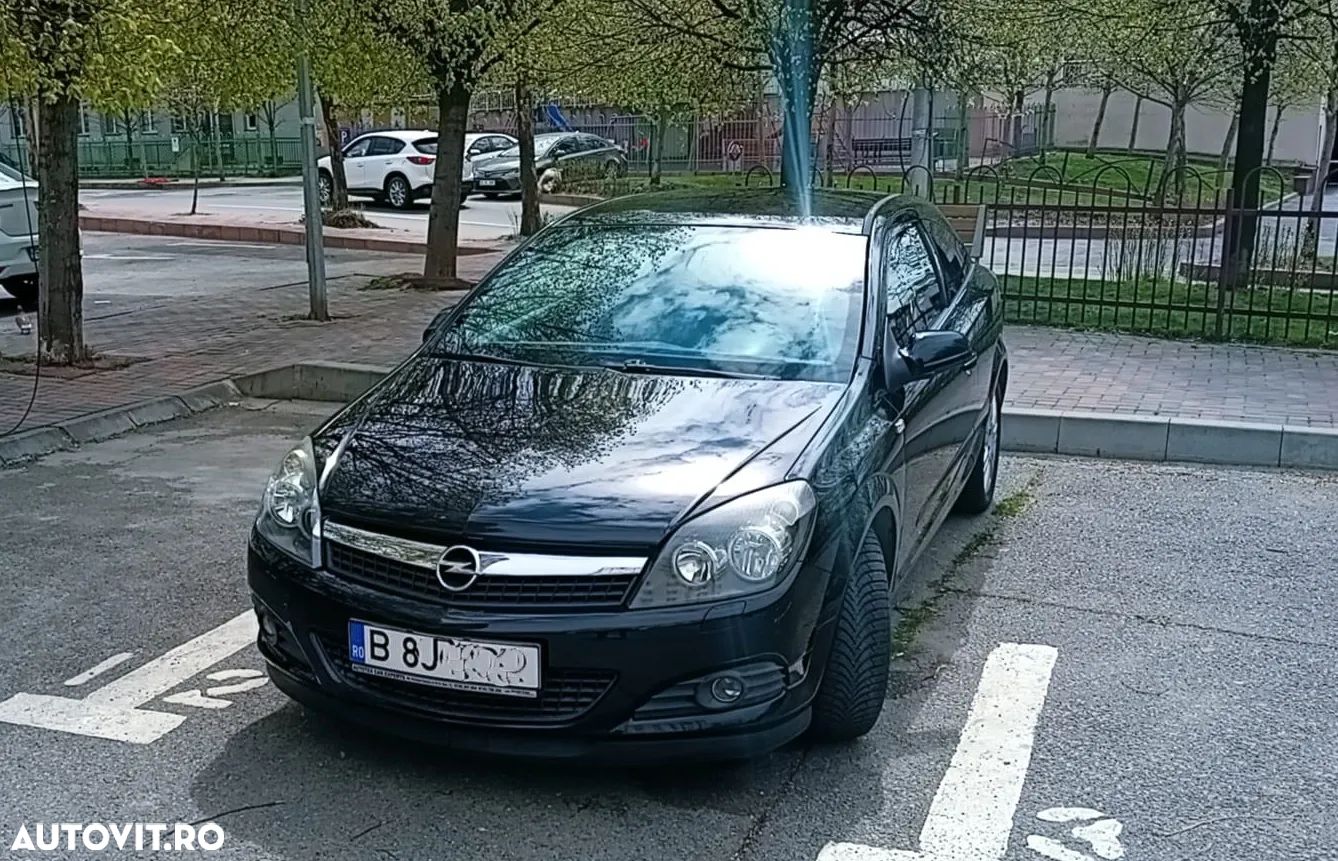 Opel Astra GTC 1.4i Cosmo - 1