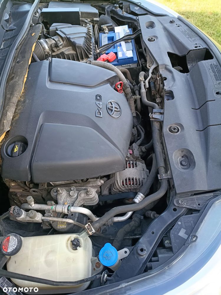 Toyota Avensis 2.0 D-4D Premium - 8