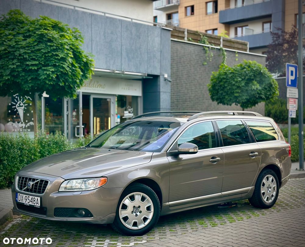 Volvo V70 D5 Summum - 1