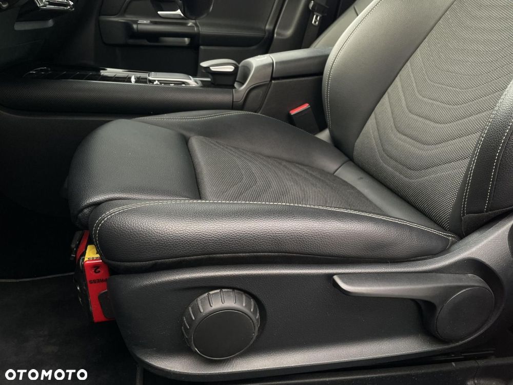 Mercedes-Benz GLA - 12