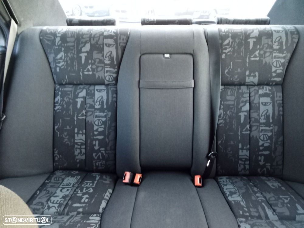 Mercedes-Benz E 300 TD Classic - 22