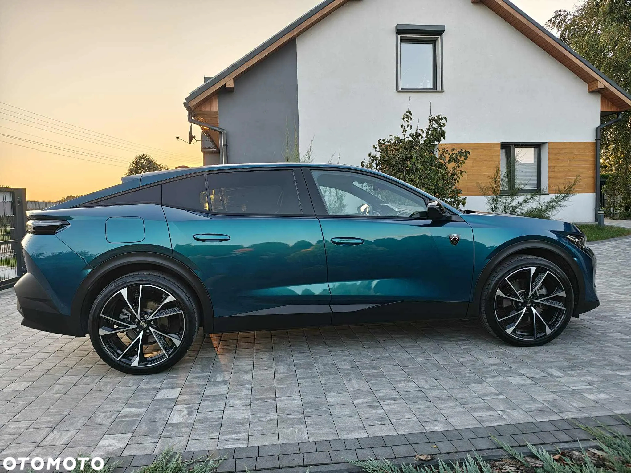 Peugeot 408 1.6 Plug-In Hybrid 225 GT EAT8 - 7
