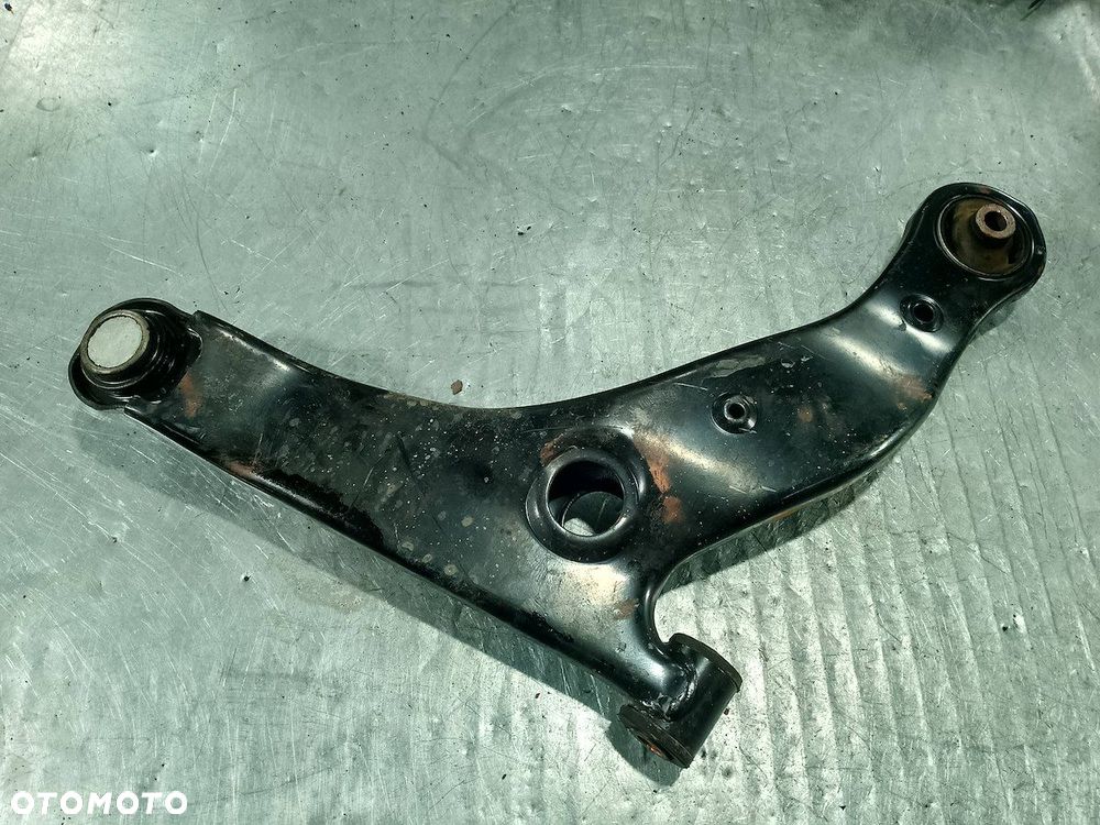 WAHACZ LEWY PRZÓD MITSUBISHI GRANDIS 2.4 16V - 2