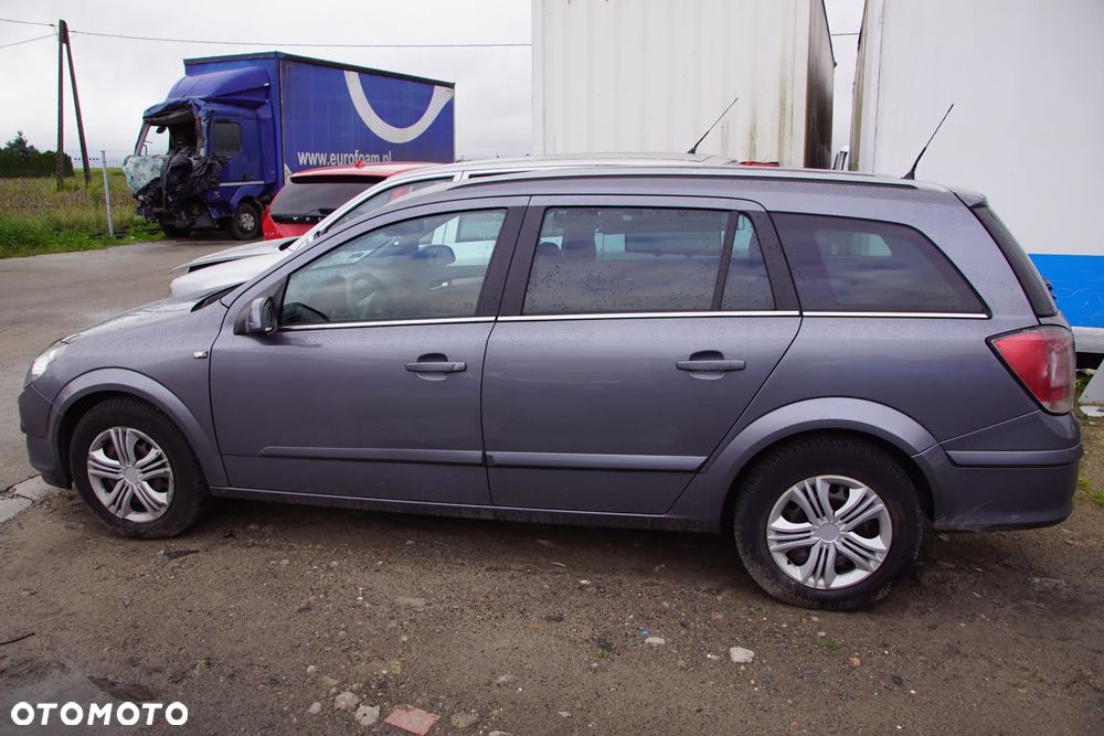 Auto na części - Opel Astra H III 1.7 CDTI 101 KM Z17DTH F23 Z155 2004R Silnik Skrzynia Drzwi Maska Błotnik Zderzak Klapa Lampa Lusterko Klamka Szyba Deska Kokpit Sterownik Moduł Czujnik Licznik Wyświetlacz Panel Kierownica - 3