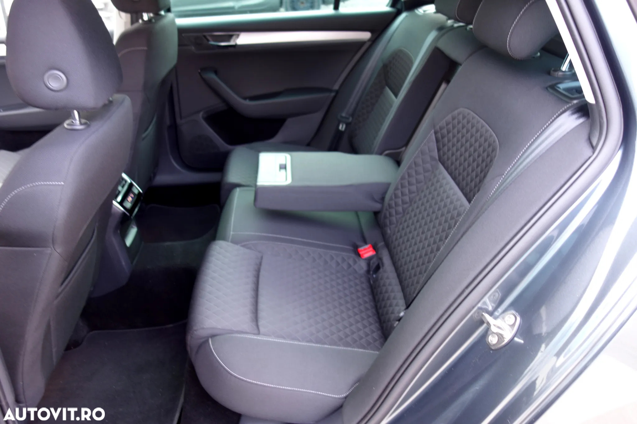 Skoda Superb Combi 2.0 TDI DSG Style - 7