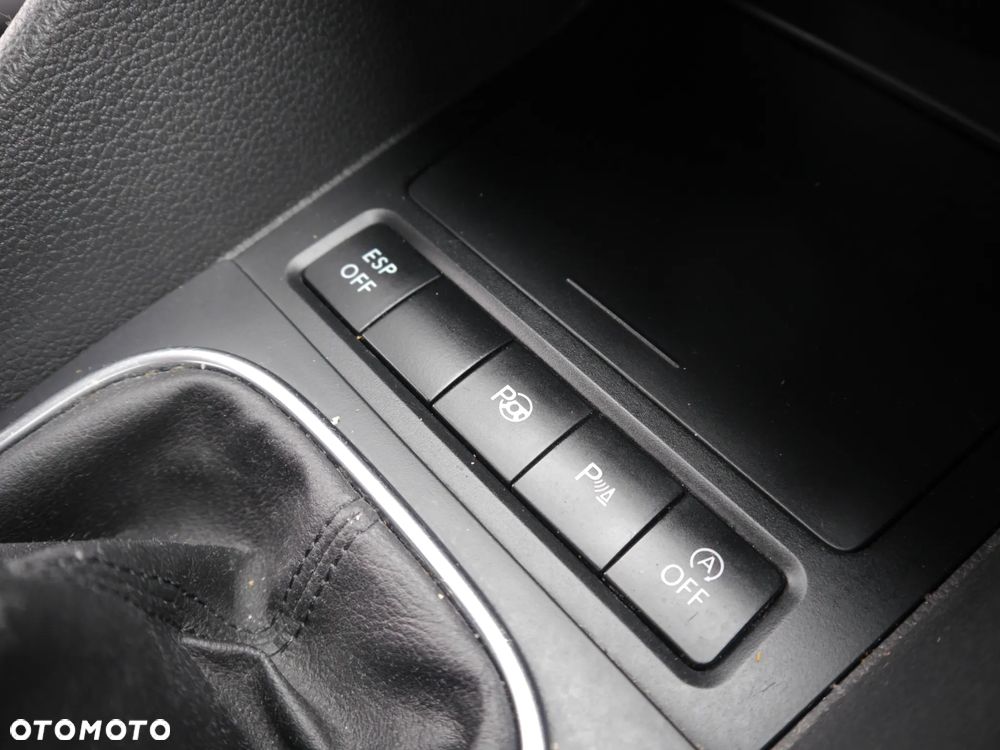 Volkswagen Golf 1.6 TDI DPF BlueMotion Technology Team - 10