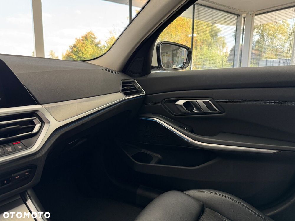 BMW Seria 3 320e Sport Line - 27