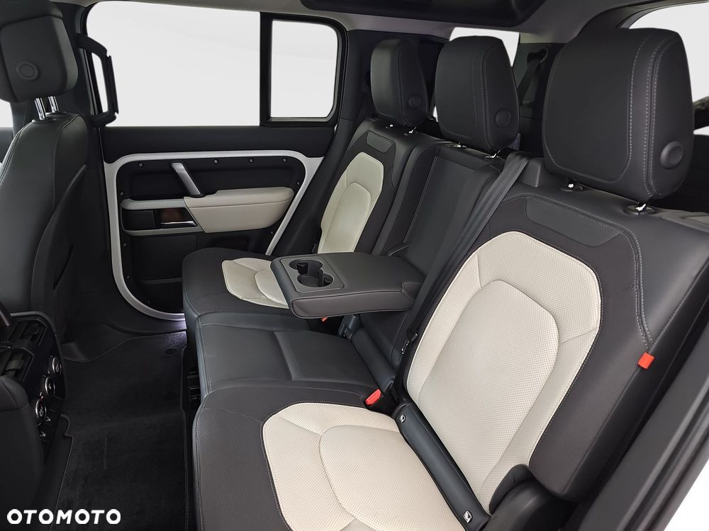 Land Rover Defender 3.0 D300 mHEV X-Dynamic HSE - 21
