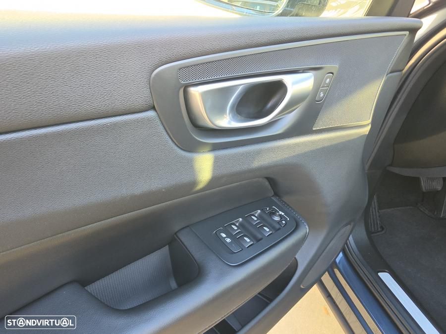 Volvo XC 60 2.0 T6 PHEV Core AWD - 20