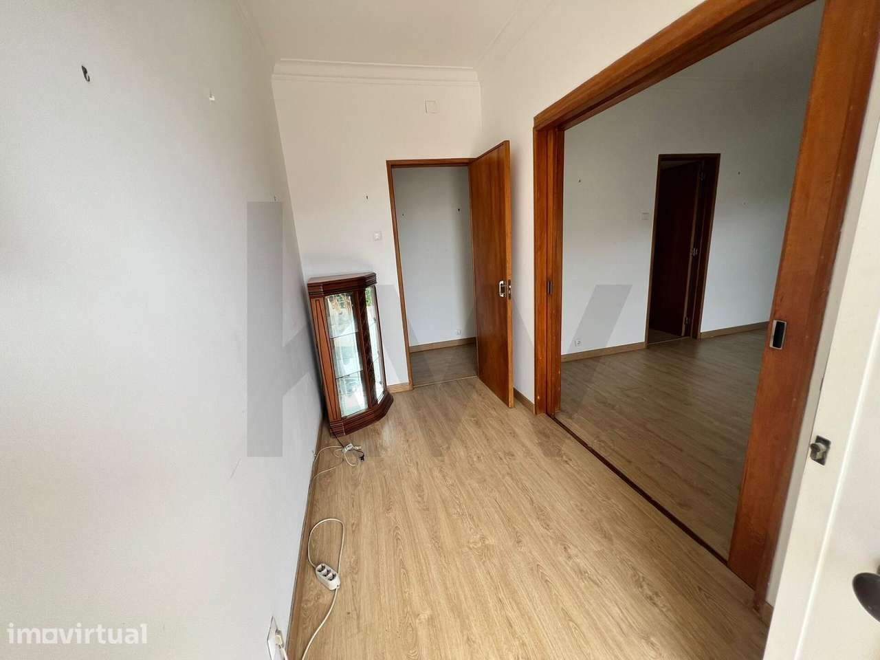 Oportunidade em Queijas: Moradia T3 com Potencial e Espaço em Oeiras! - Grande imagem: 5/29