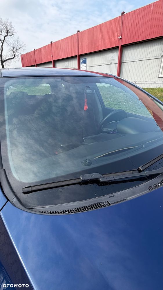 Kia Ceed 1.4 L - 6