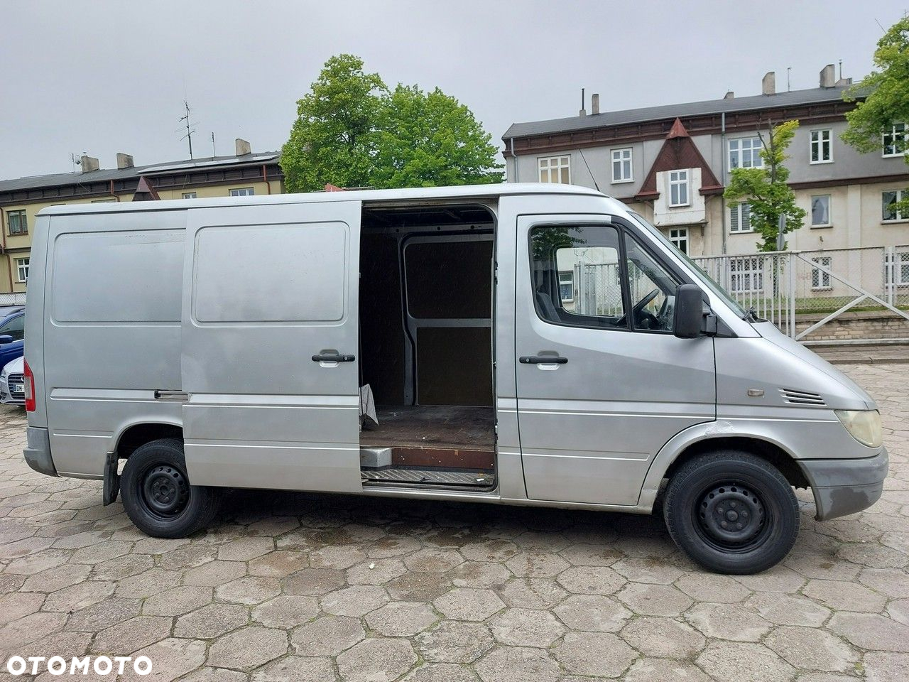 Mercedes-Benz 313 - 12