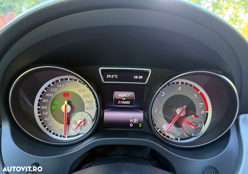 Mercedes-Benz CLA 200 CDI 7G-DCT AMG Line - 17