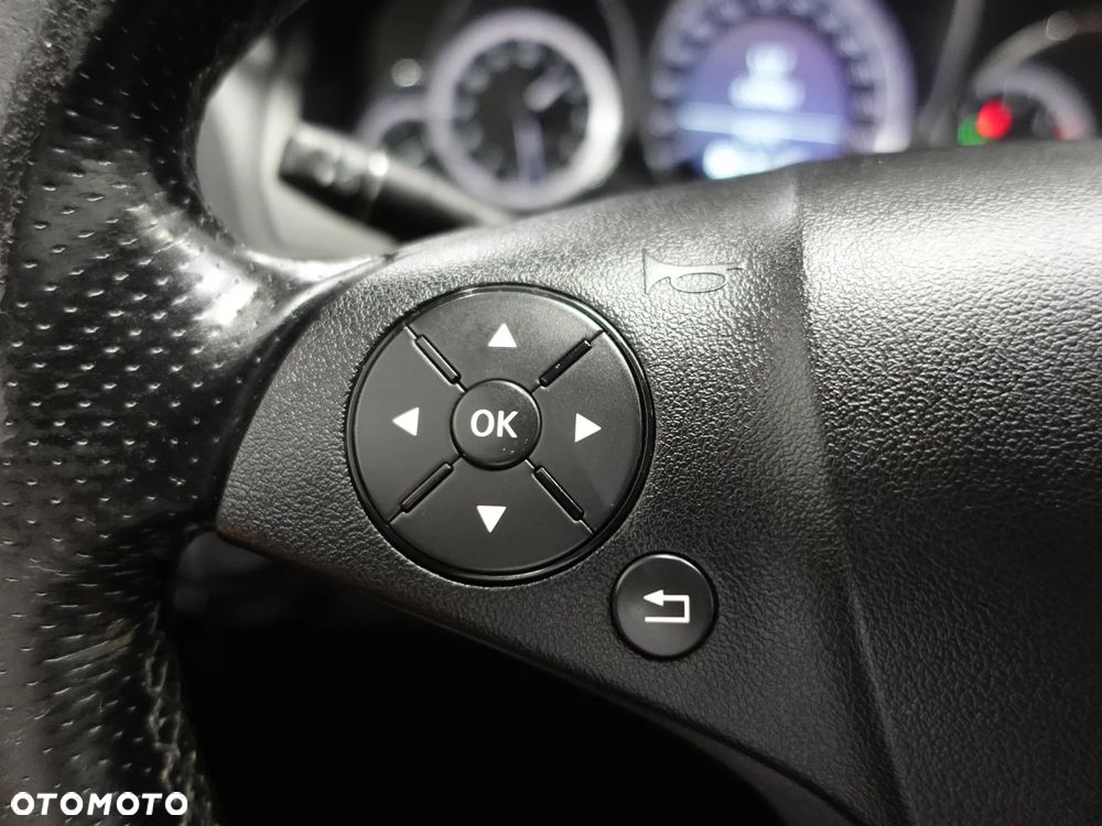 Mercedes-Benz Klasa E 350 CDI DPF BlueEFFICIENCY 7G-TRONIC Avantgarde - 38