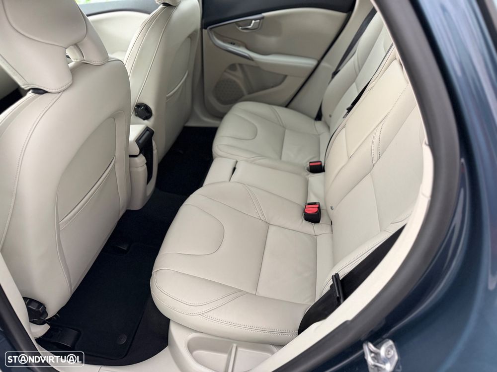 Volvo V40 2.0 D2 Momentum Geartronic - 30