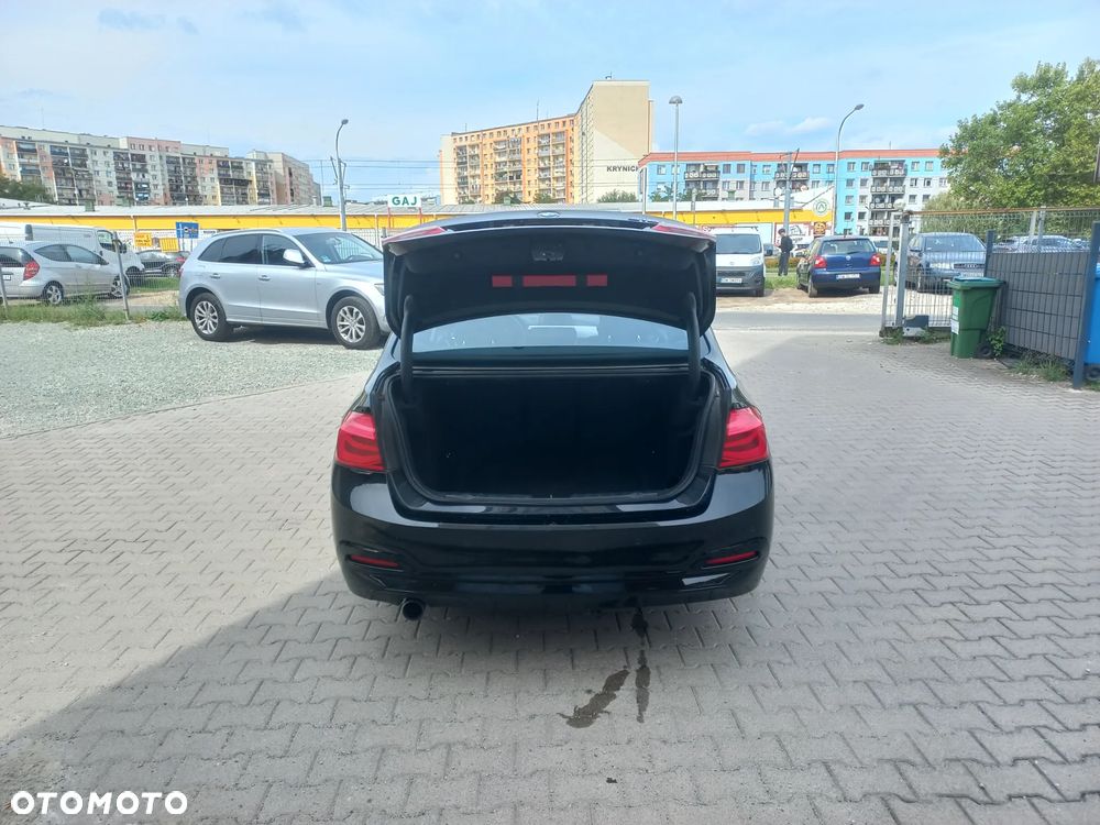 BMW Seria 3 318i - 11