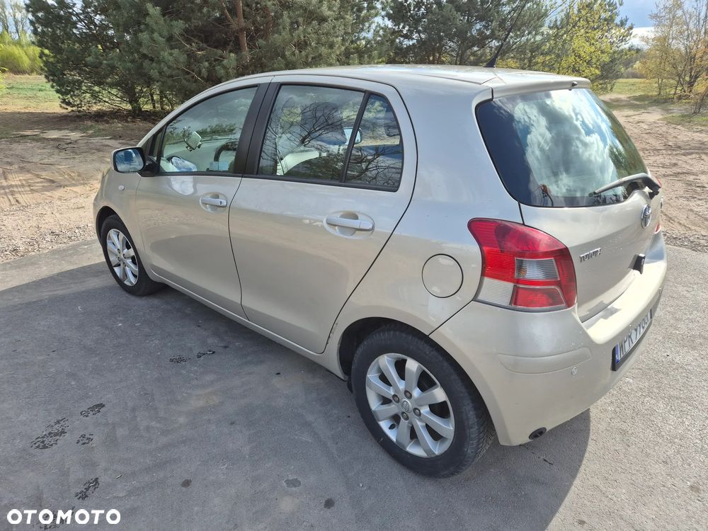 Toyota Yaris 1.33 Luna - 1