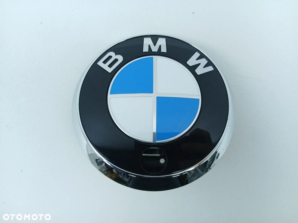 Logo emblemat klapy tył pokrywy bagażnika BMW G20 G21 G22 G23 G26 G82 51147497531 - 1