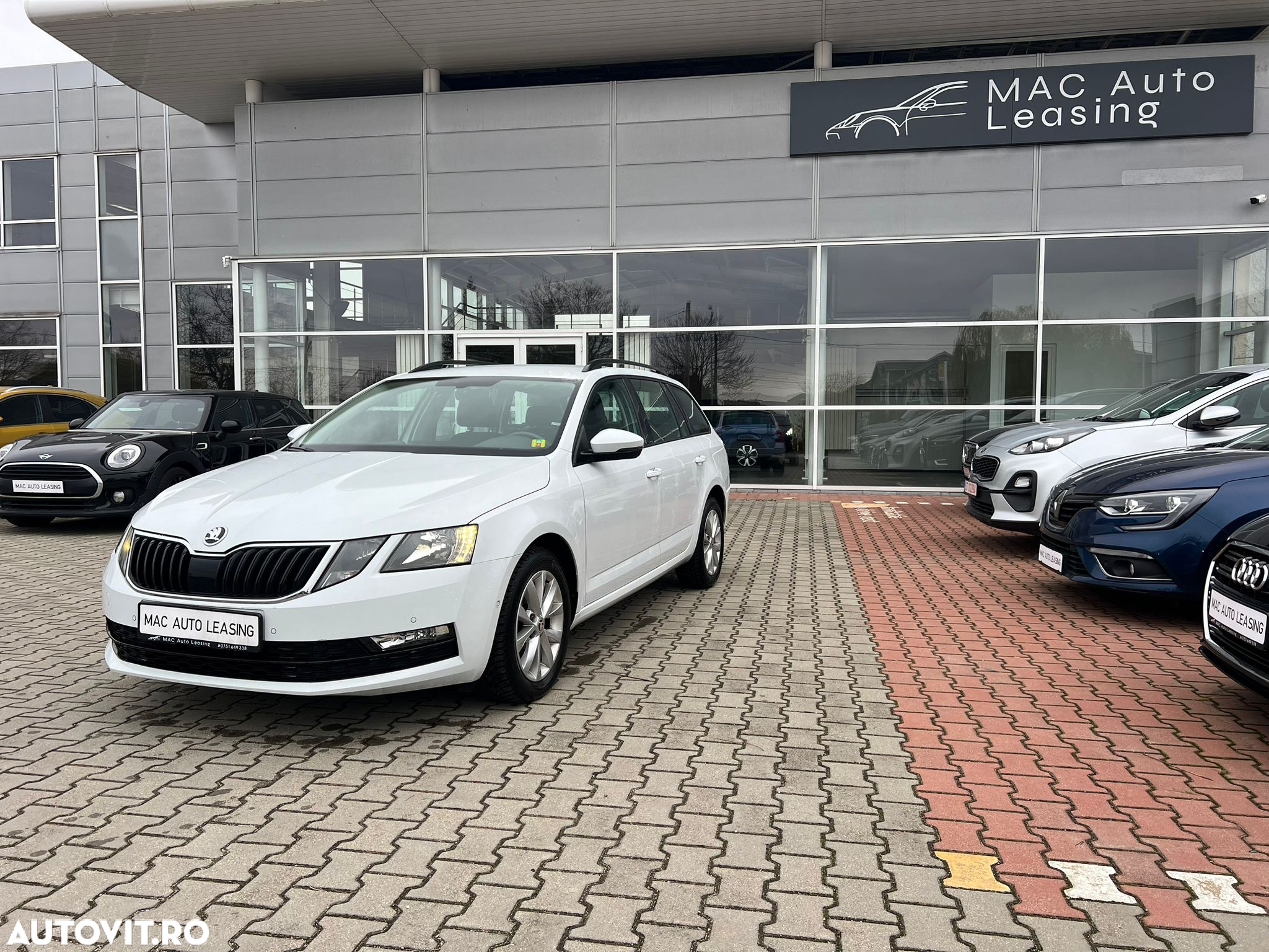 Skoda Octavia Combi Diesel 1.6 TDI Ambition - 2