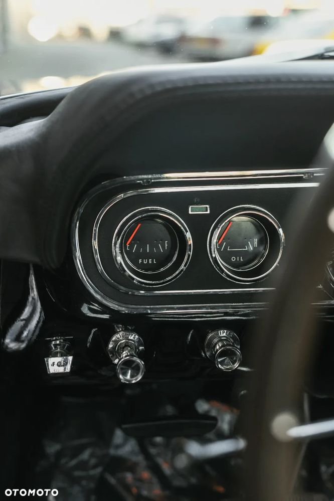 Ford Mustang - 13